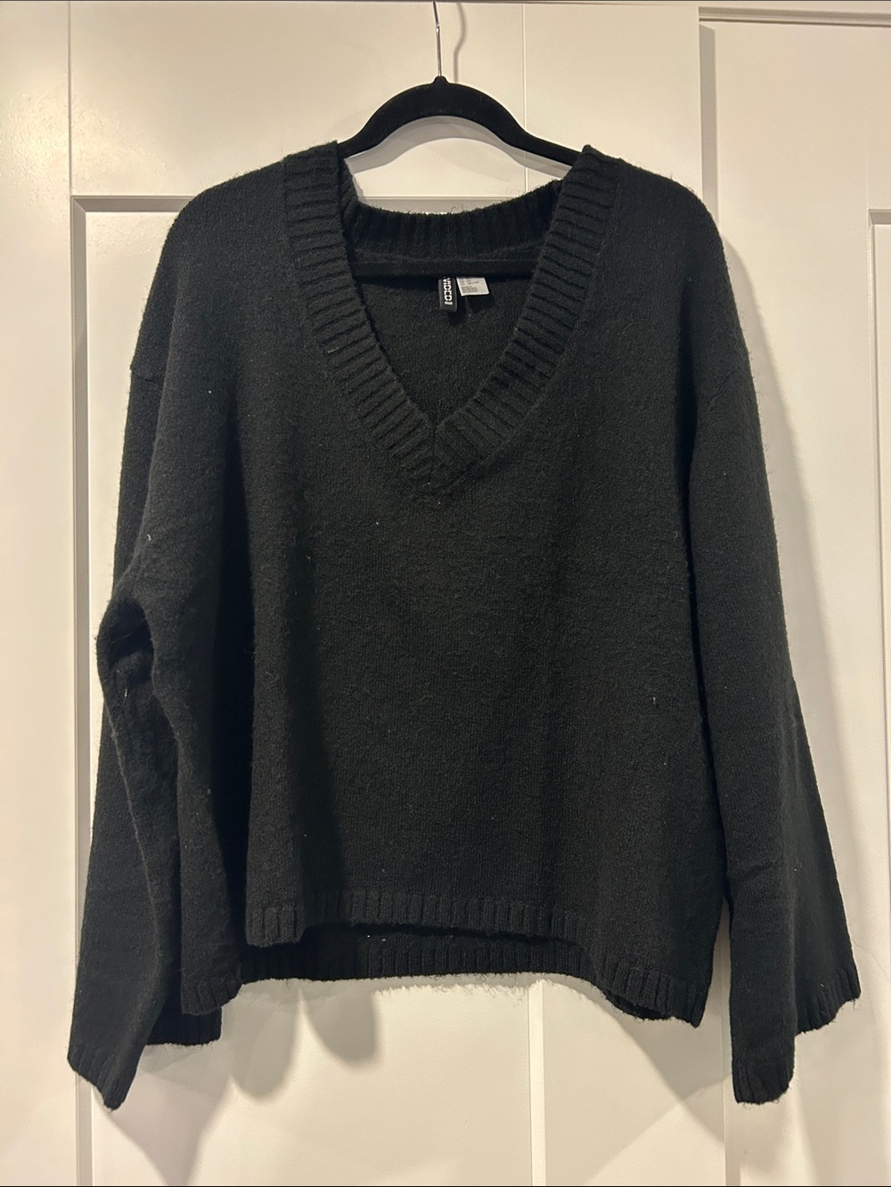 H&M Cozy V-Neck Women's Sweater - Black